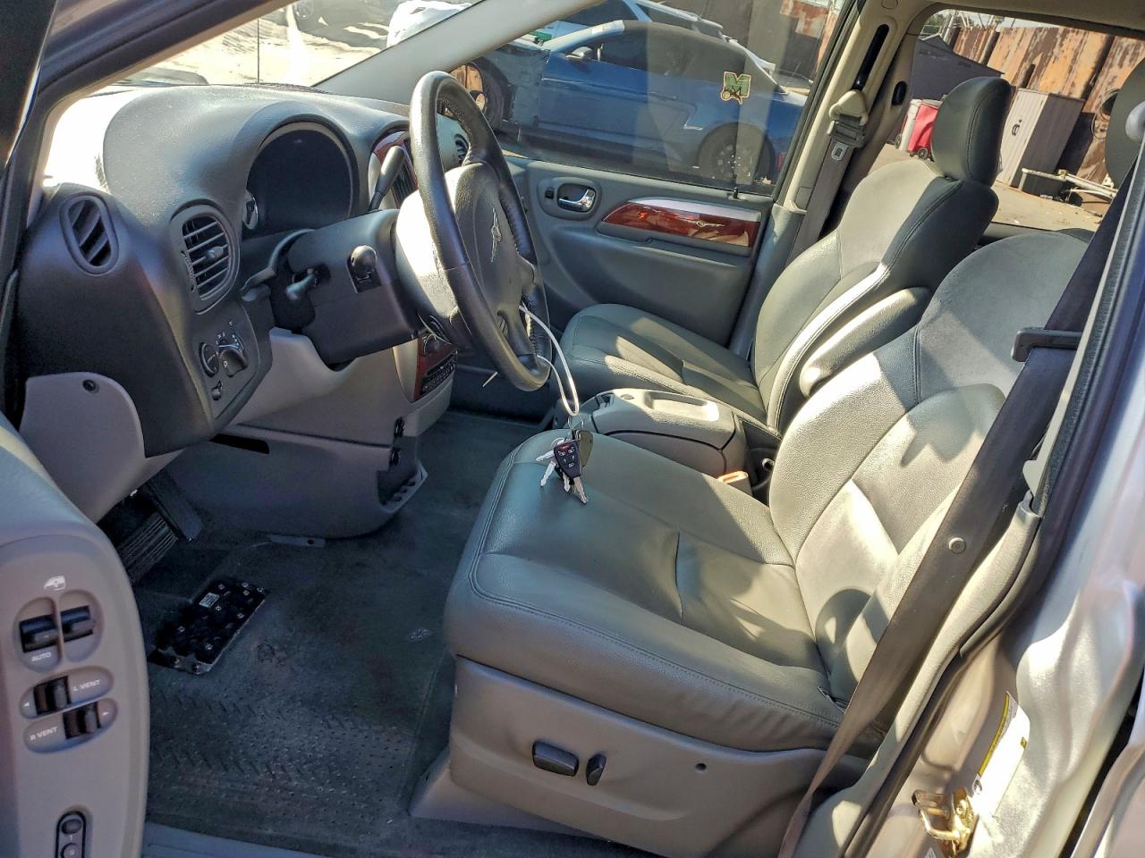 2005 CHRYSLER TOWN & COUNTRY LIMITED photo 7