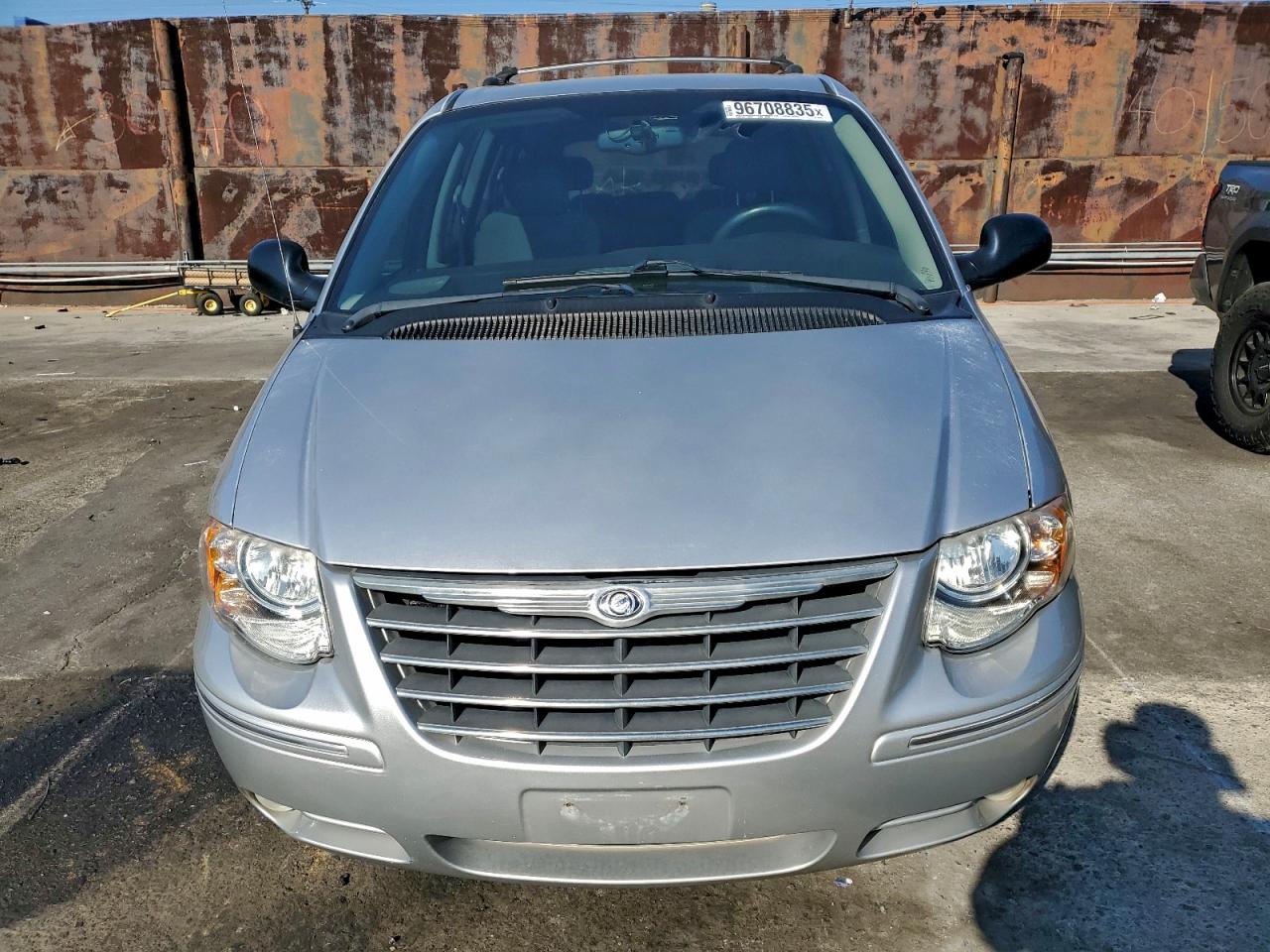 2005 CHRYSLER TOWN & COUNTRY LIMITED photo 5