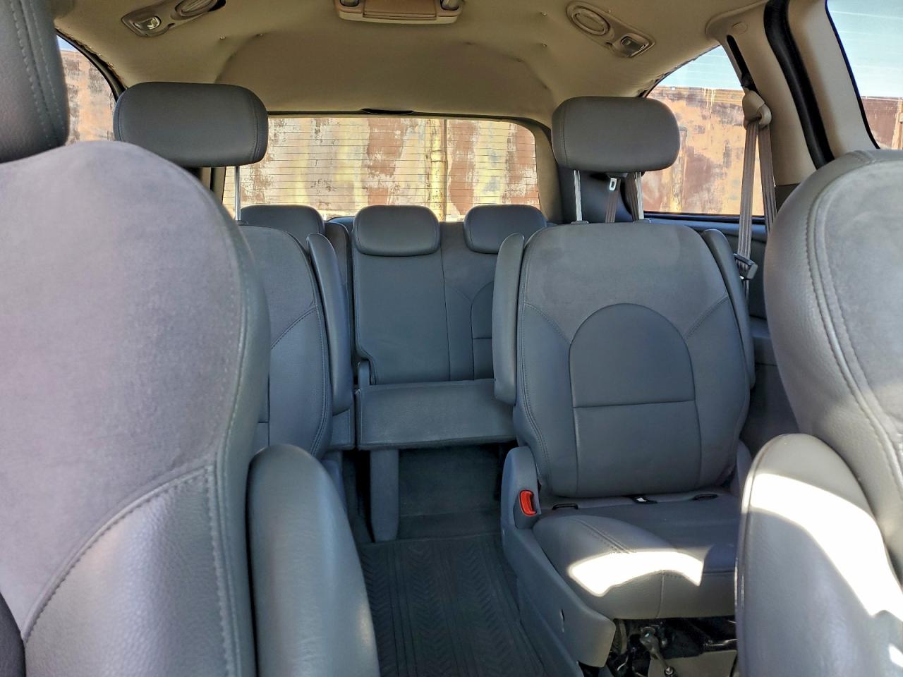 2005 CHRYSLER TOWN & COUNTRY LIMITED photo 10