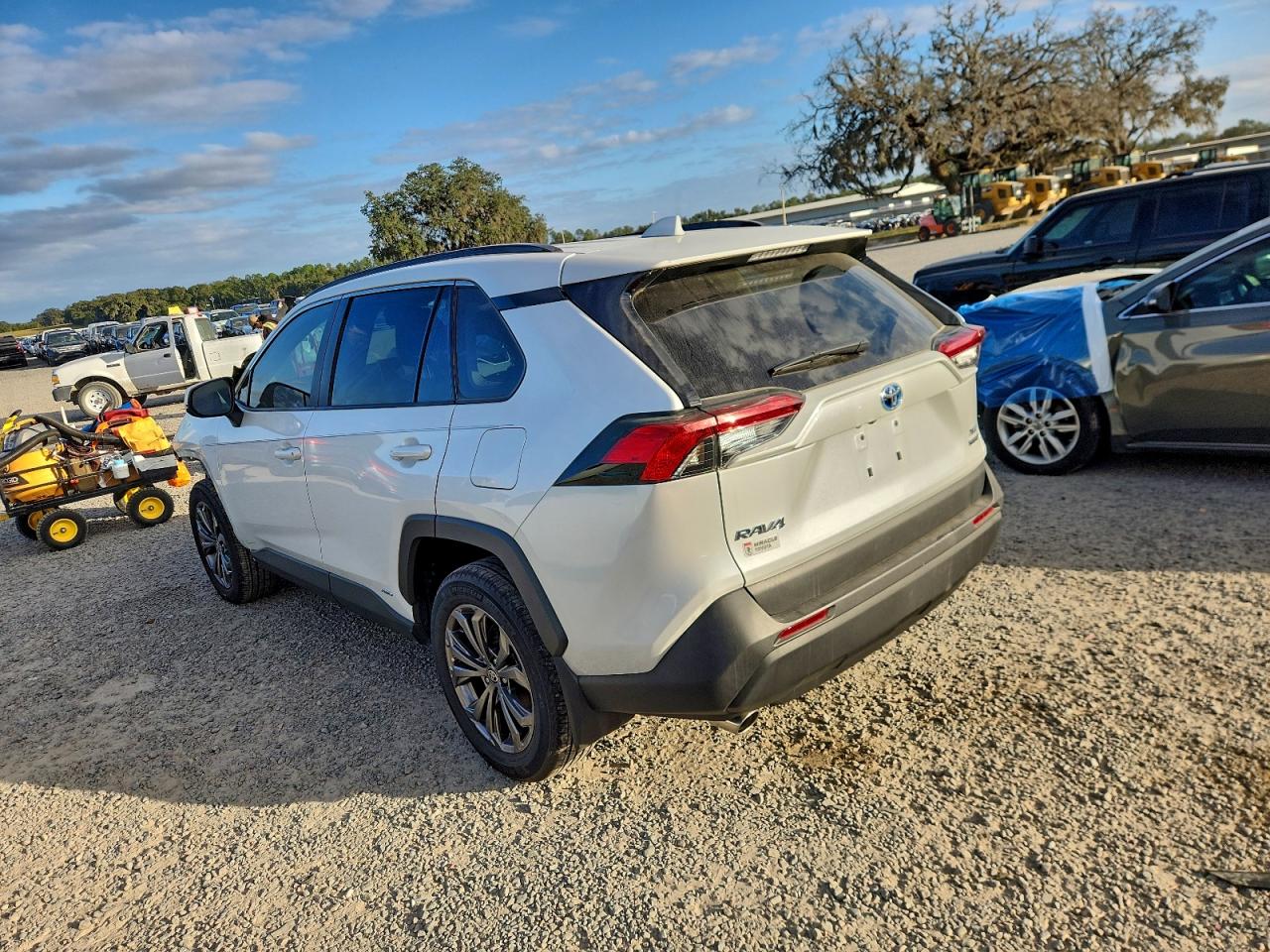 2024 TOYOTA RAV4 XLE PREMIUM photo 2