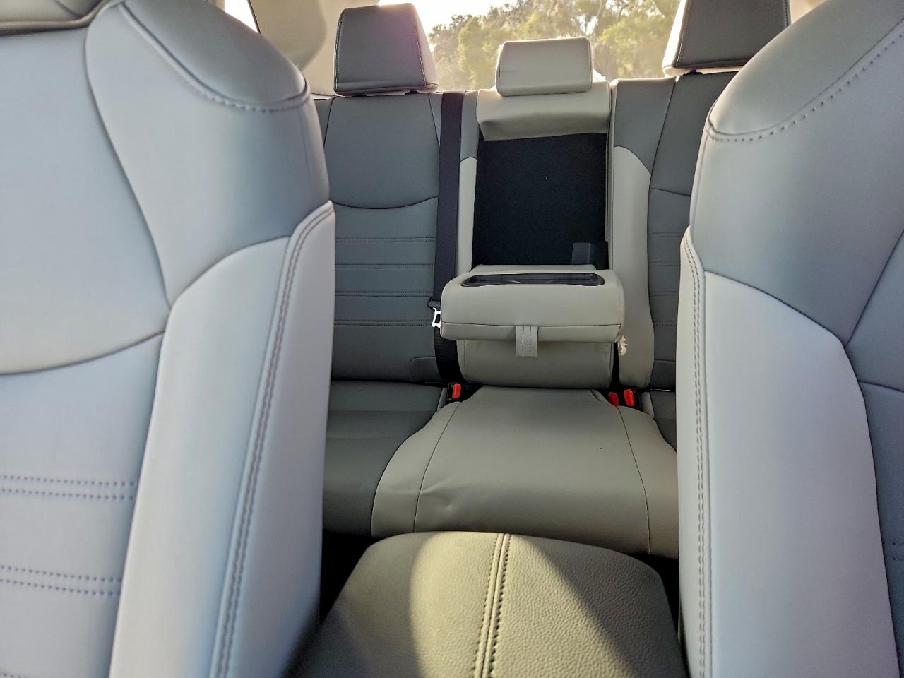 2024 TOYOTA RAV4 XLE PREMIUM photo 10