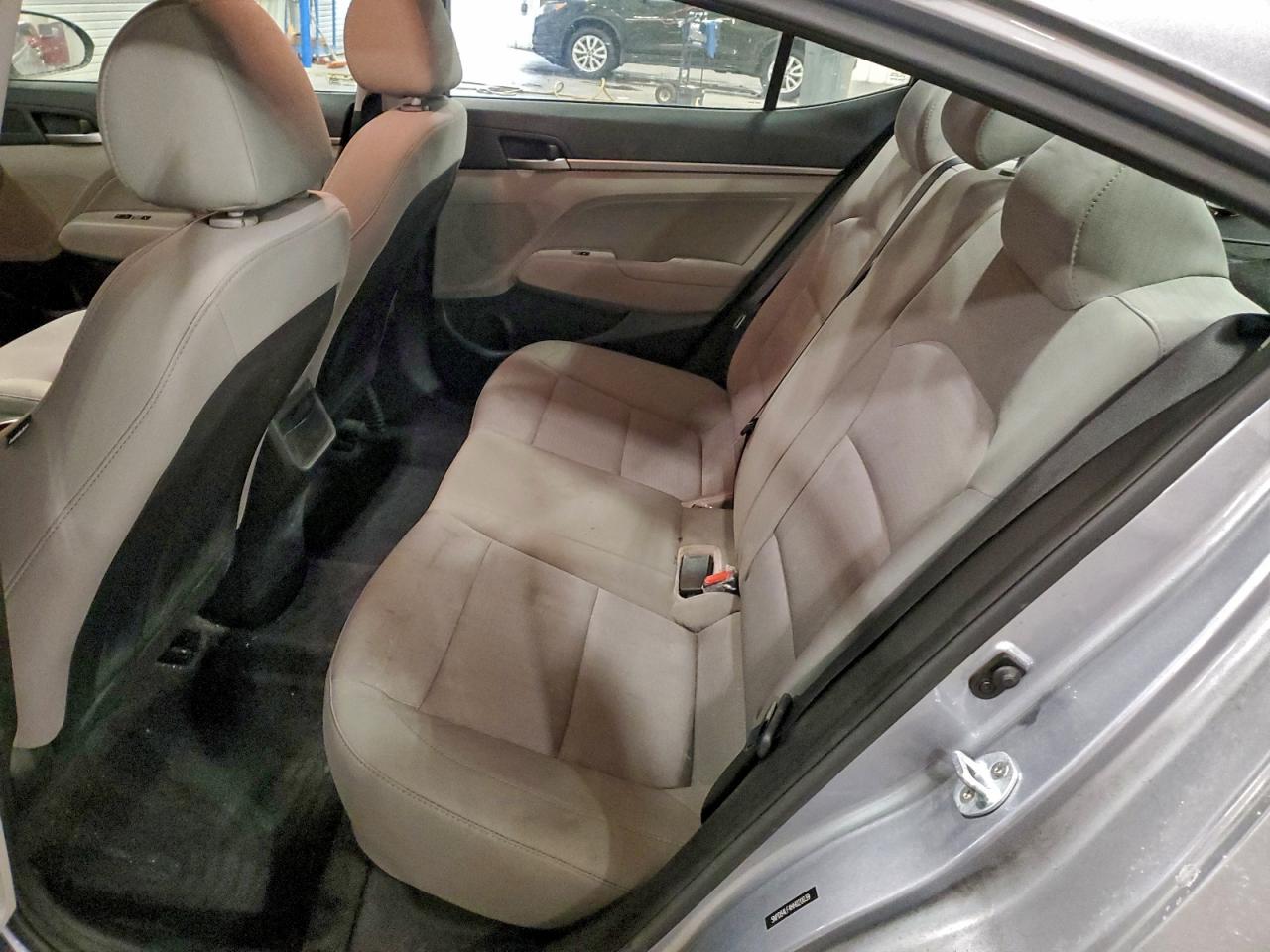2017 HYUNDAI ELANTRA SE photo 10