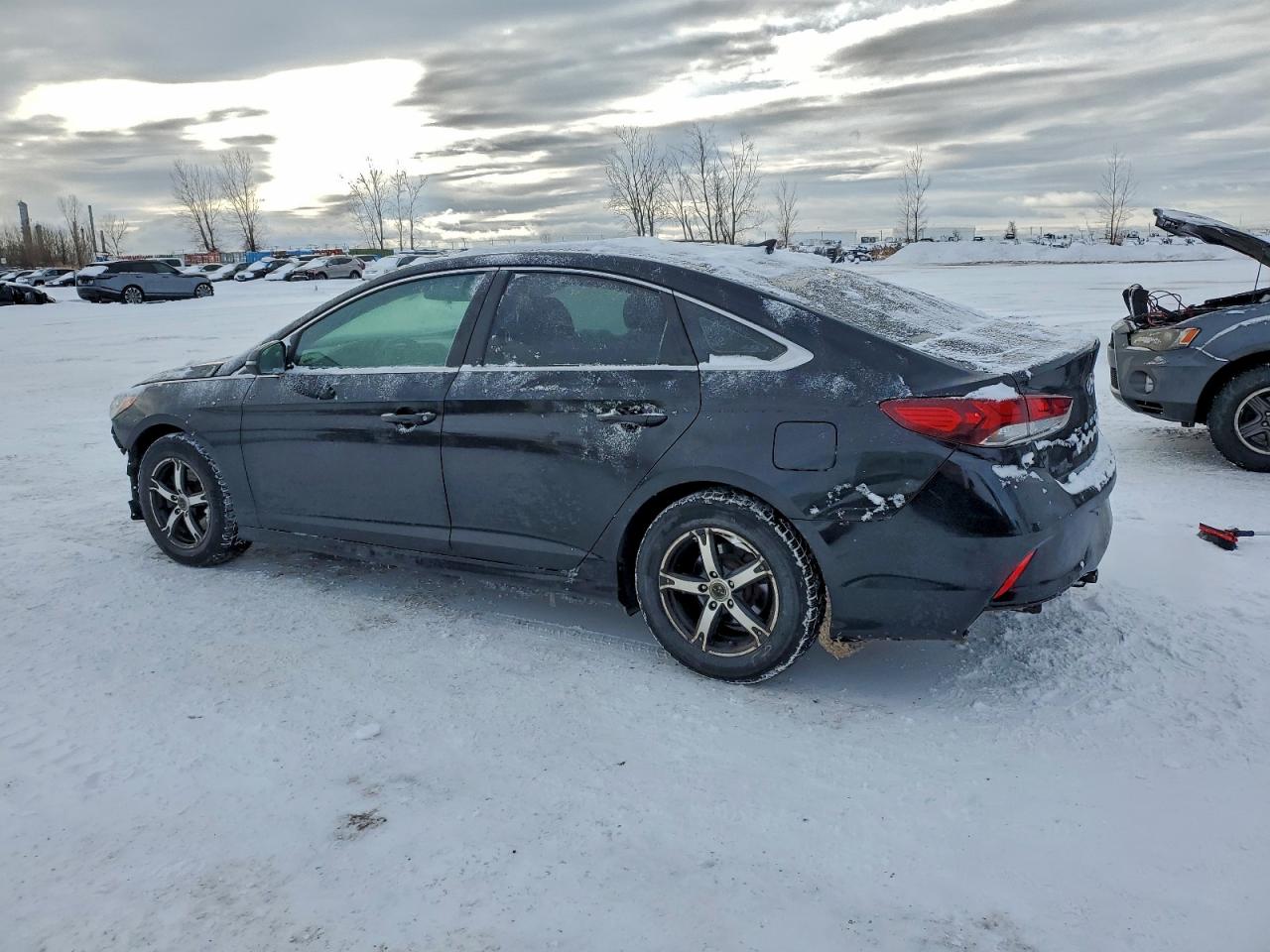 2018 HYUNDAI SONATA SE photo 2