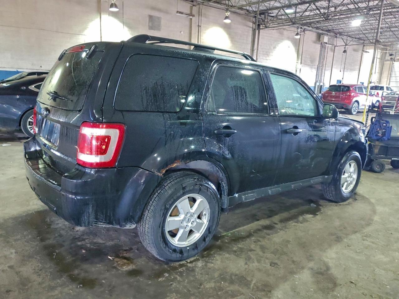 2010 FORD ESCAPE XLT photo 3