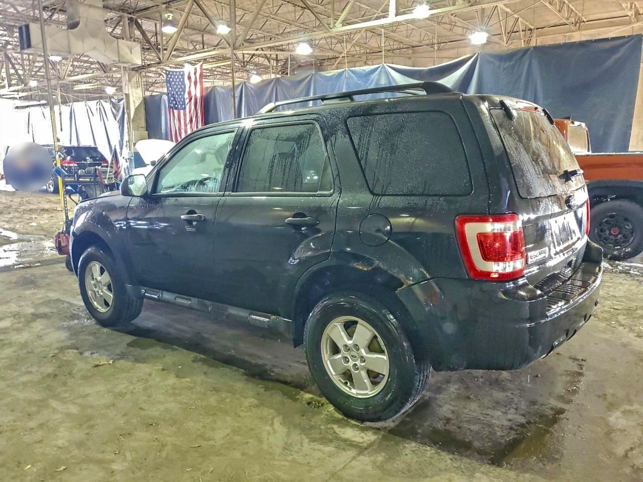 2010 FORD ESCAPE XLT photo 2