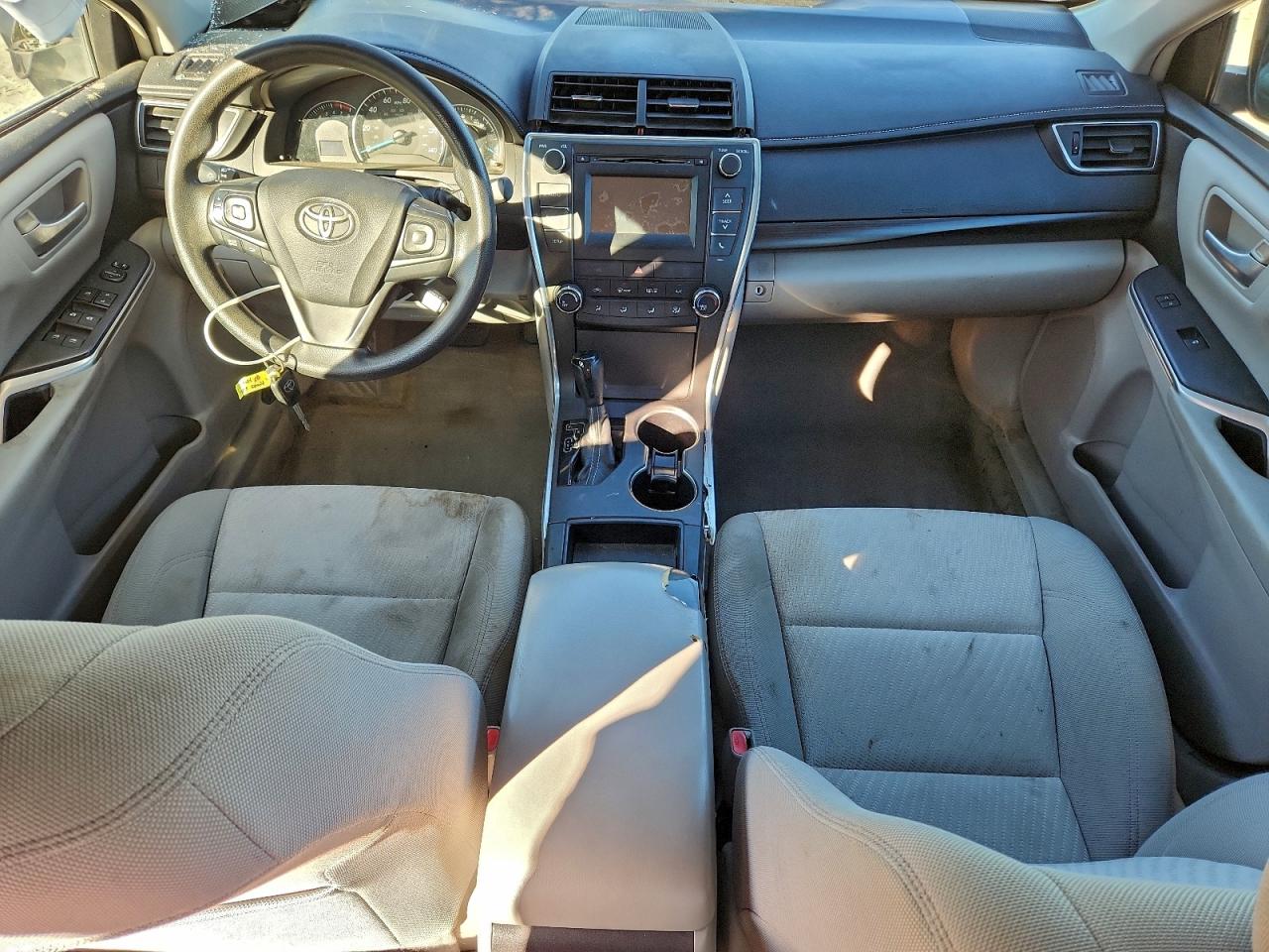 2015 TOYOTA CAMRY LE photo 8