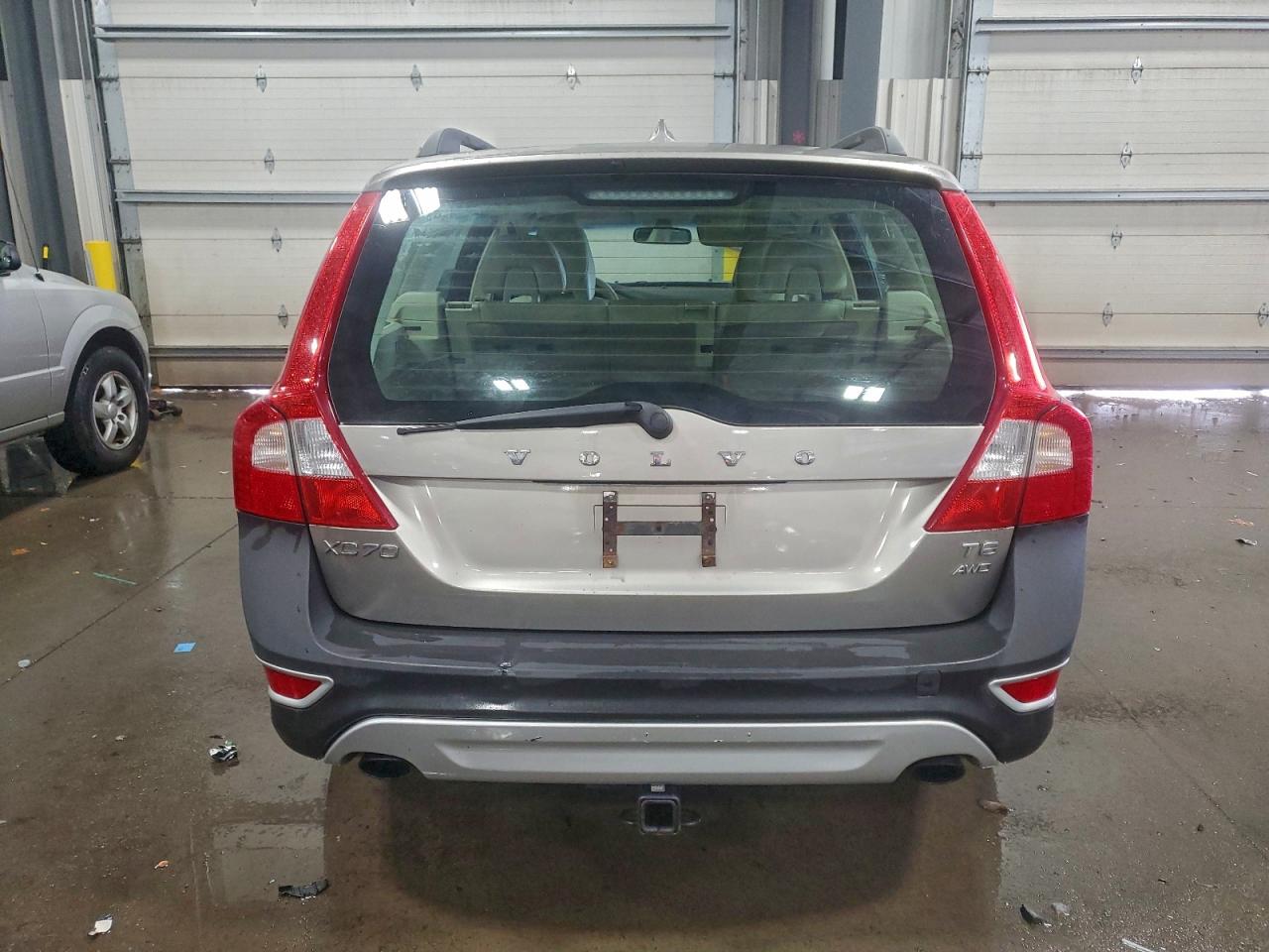 2011 VOLVO XC70 T6 photo 6
