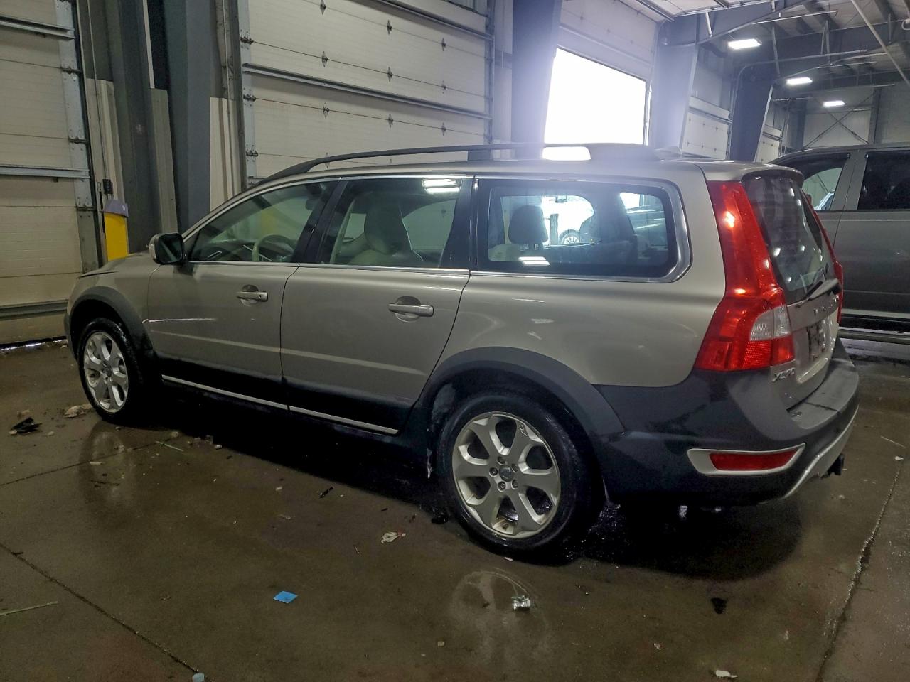 2011 VOLVO XC70 T6 photo 2