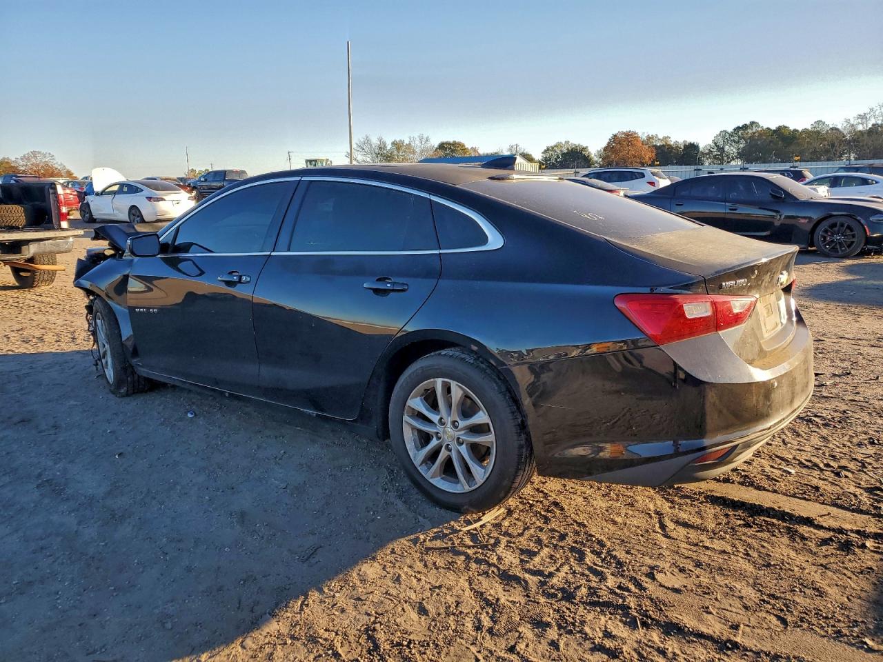 2018 CHEVROLET MALIBU LT photo 2