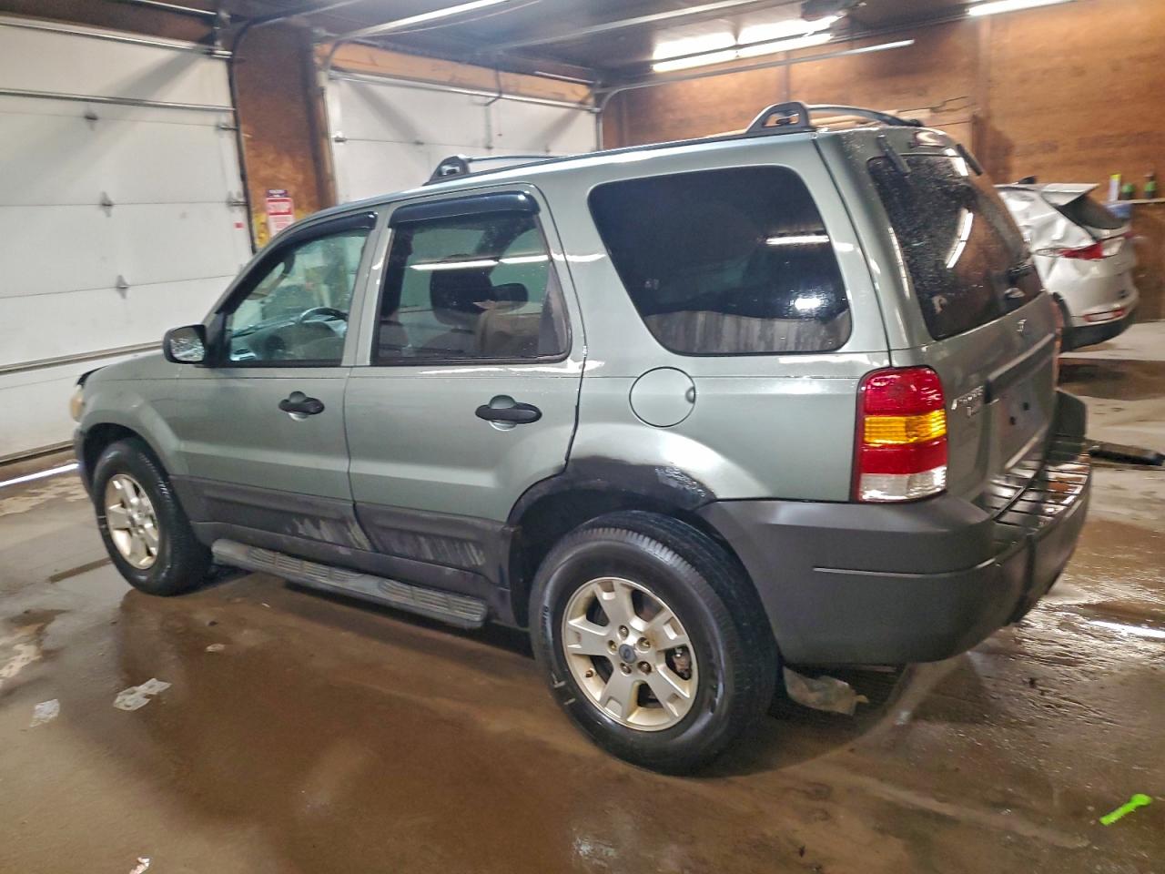 2006 FORD ESCAPE XLT photo 2