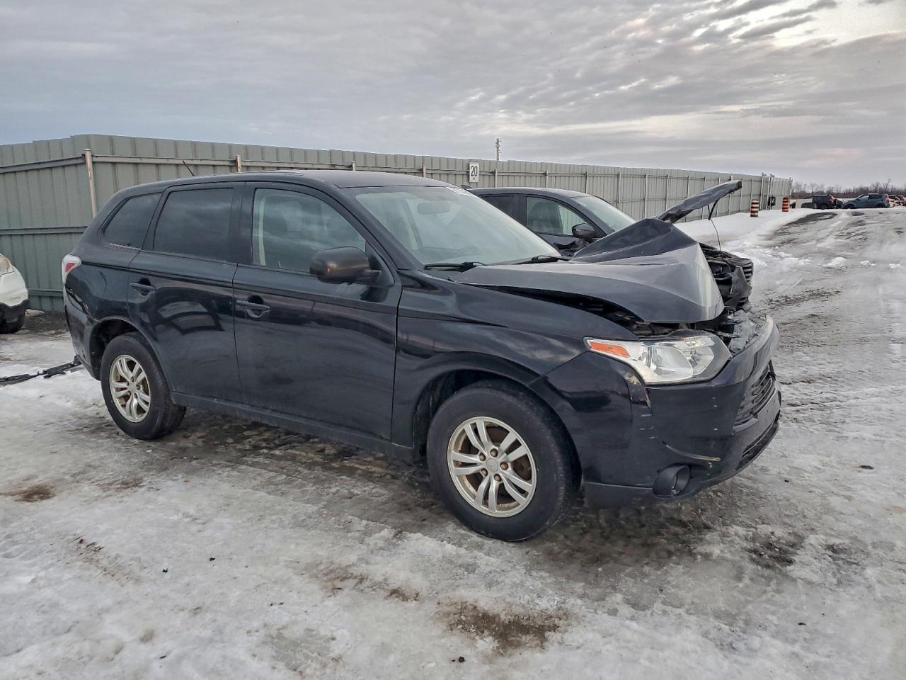 2014 MITSUBISHI OUTLANDER ES photo 4