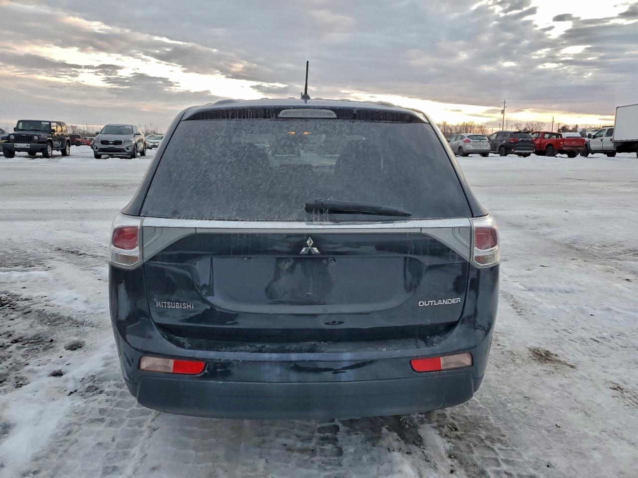 2014 MITSUBISHI OUTLANDER ES photo 6