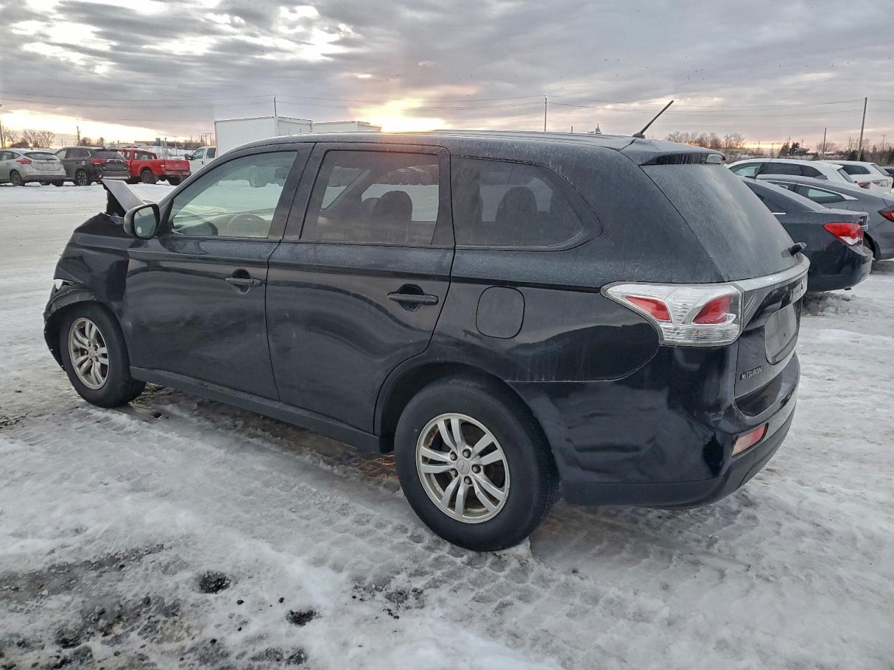 2014 MITSUBISHI OUTLANDER ES photo 2