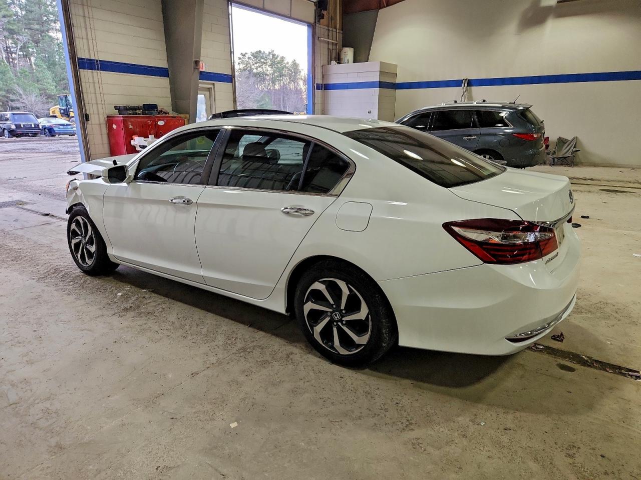 2017 HONDA ACCORD EXL photo 2