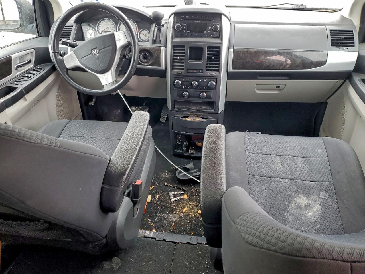 2010 DODGE GRAND CARAVAN SXT photo 8