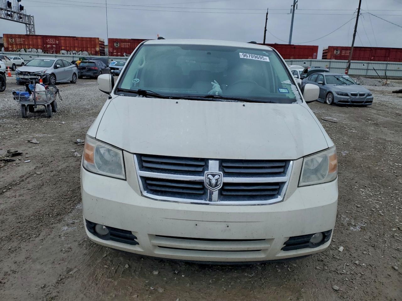 2010 DODGE GRAND CARAVAN SXT photo 5