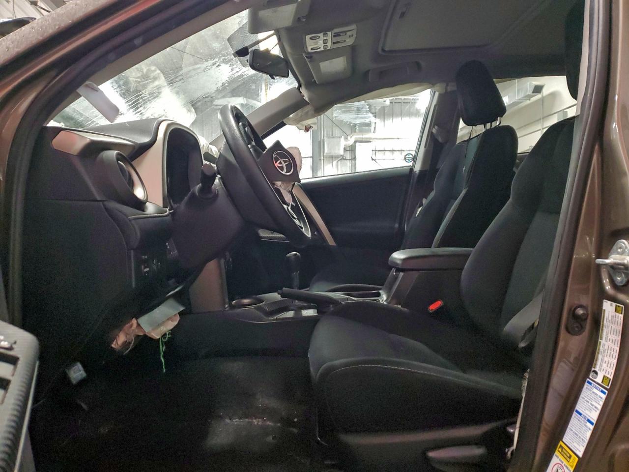 2015 TOYOTA RAV4 XLE photo 13