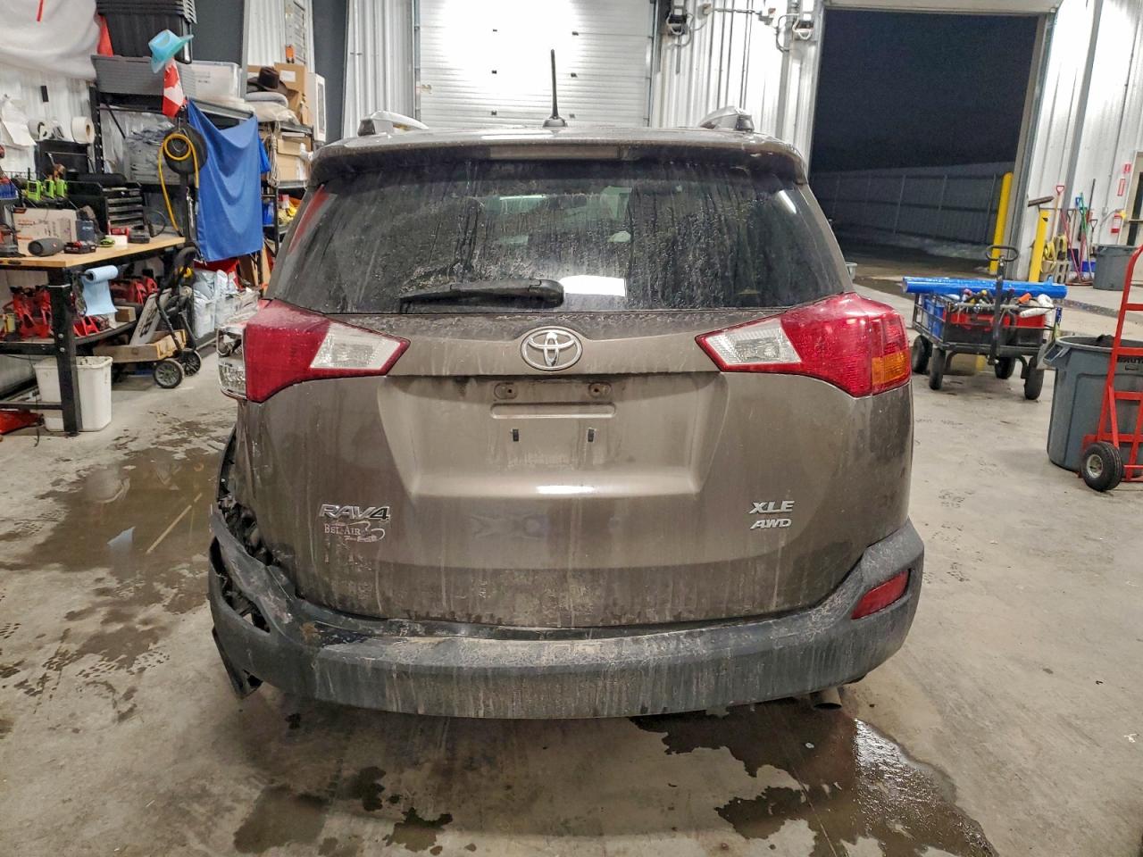 2015 TOYOTA RAV4 XLE photo 11