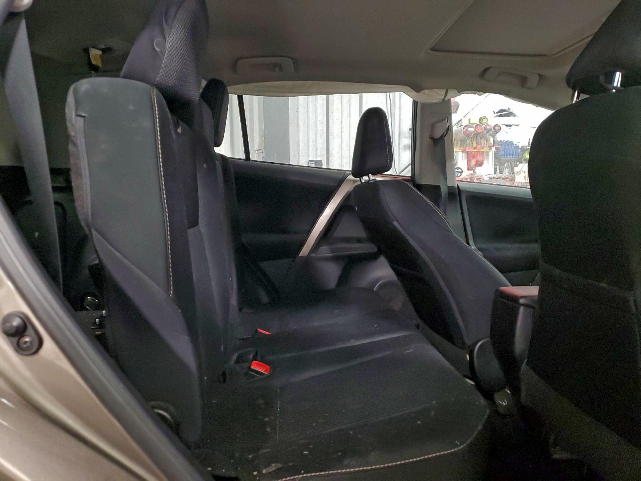 2015 TOYOTA RAV4 XLE photo 21