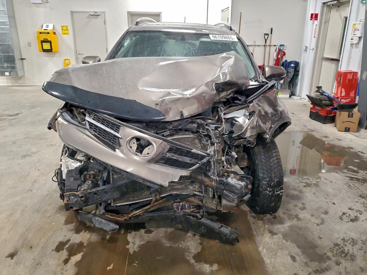 2015 TOYOTA RAV4 XLE photo 9