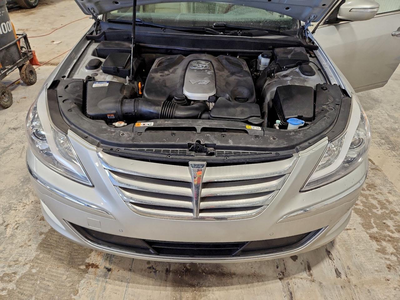 2012 HYUNDAI GENESIS 4.6L photo 11