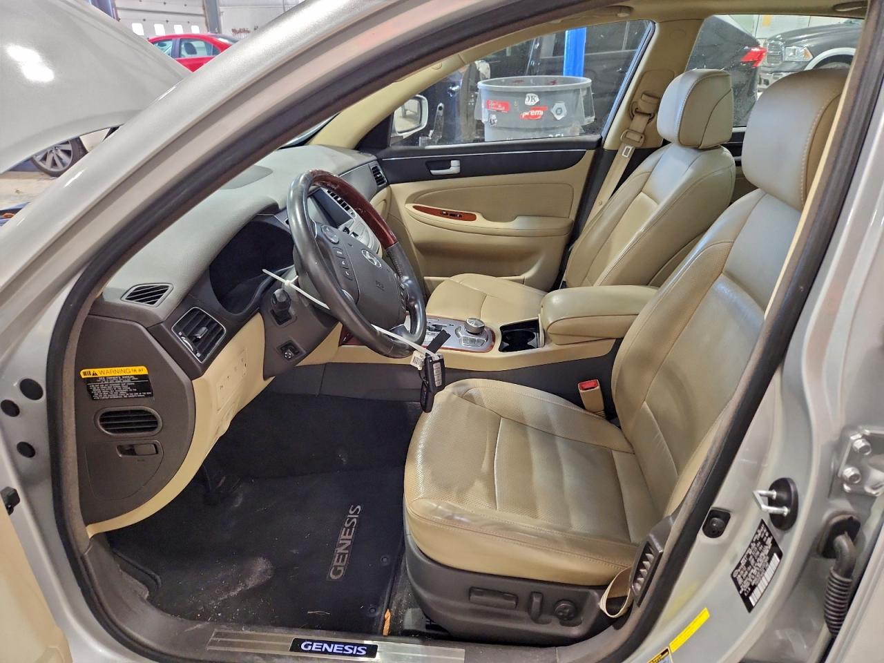 2012 HYUNDAI GENESIS 4.6L photo 7
