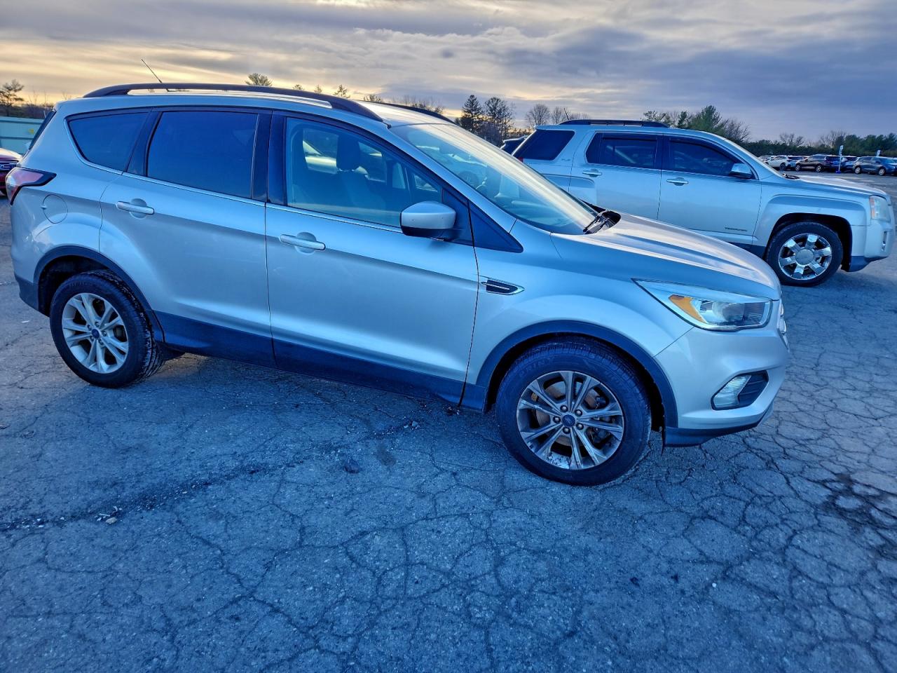 2018 FORD ESCAPE SE photo 4