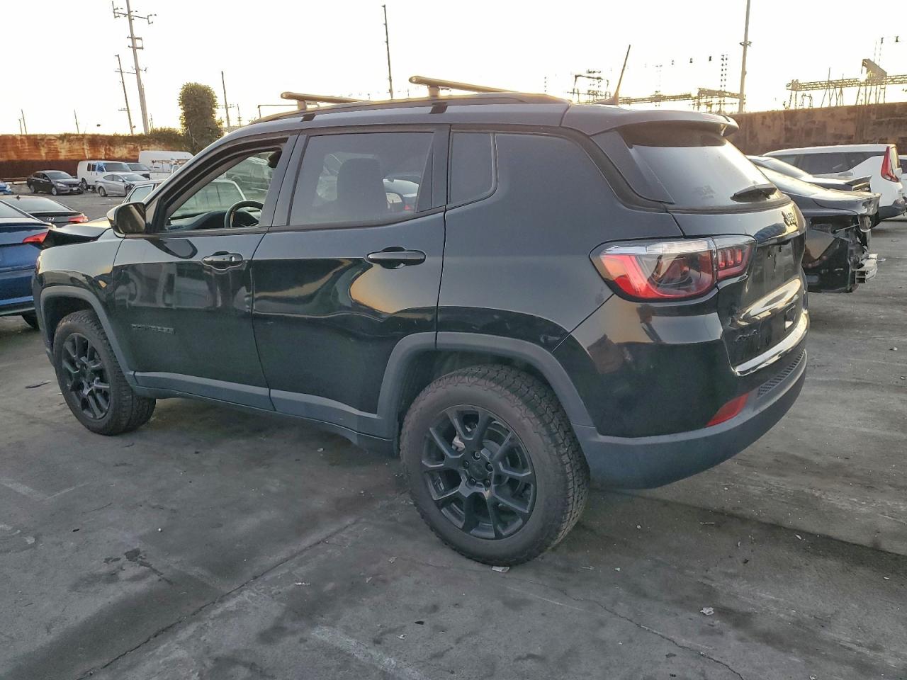 2022 JEEP COMPASS LATITUDE LUX photo 2