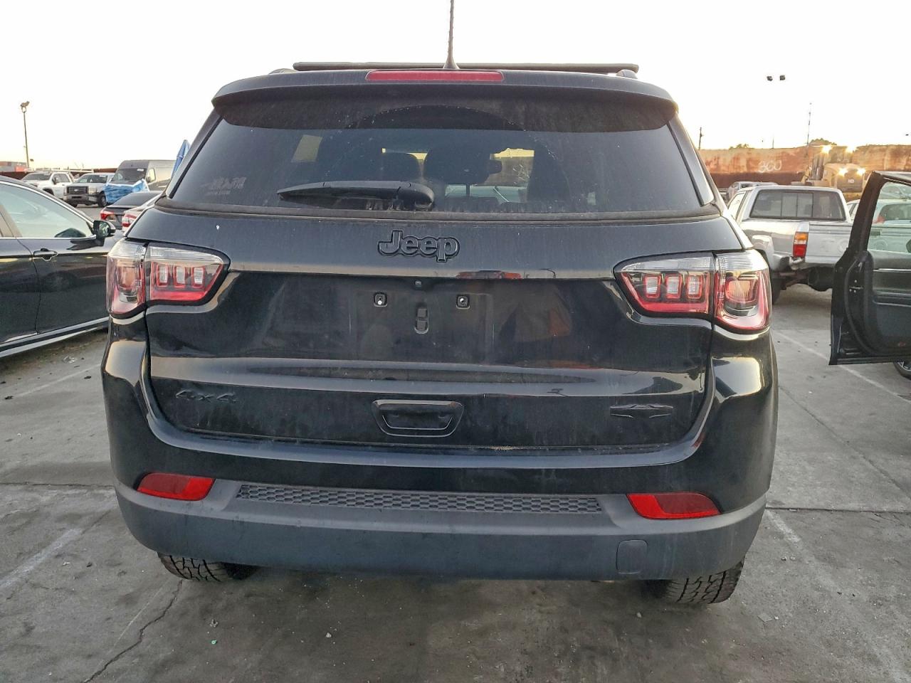 2022 JEEP COMPASS LATITUDE LUX photo 6