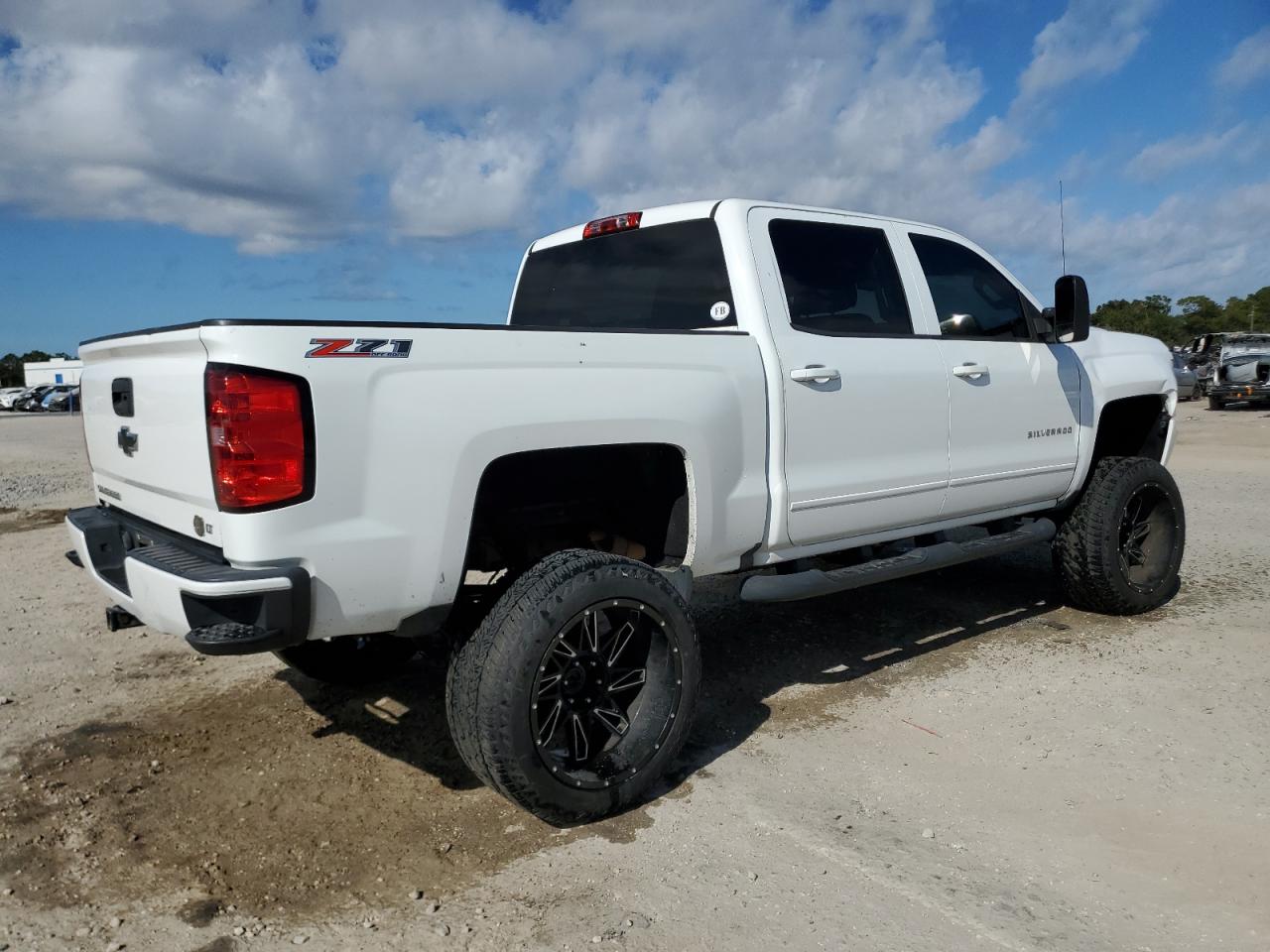 2016 CHEVROLET SILVERADO K1500 LT photo 3