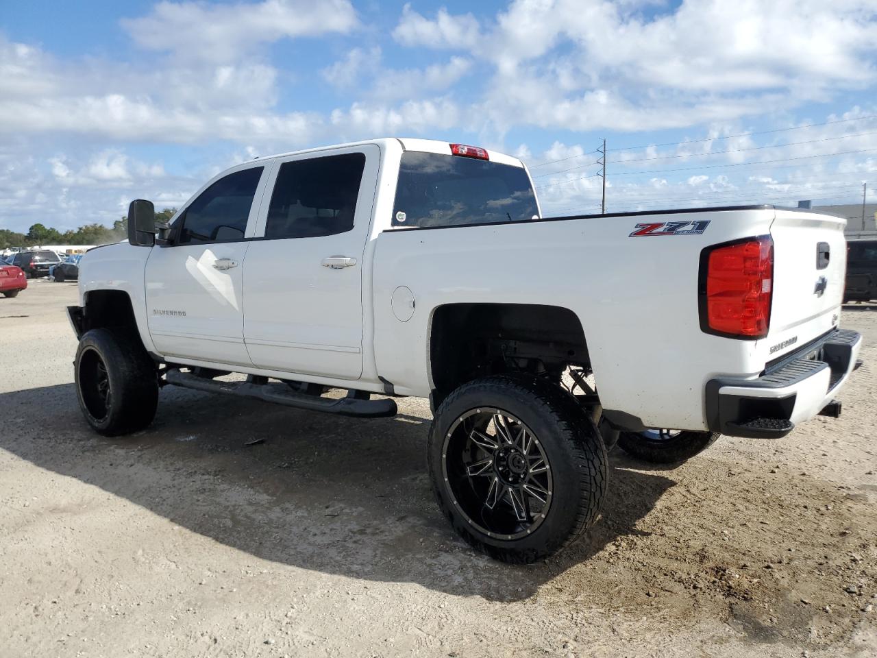 2016 CHEVROLET SILVERADO K1500 LT photo 2