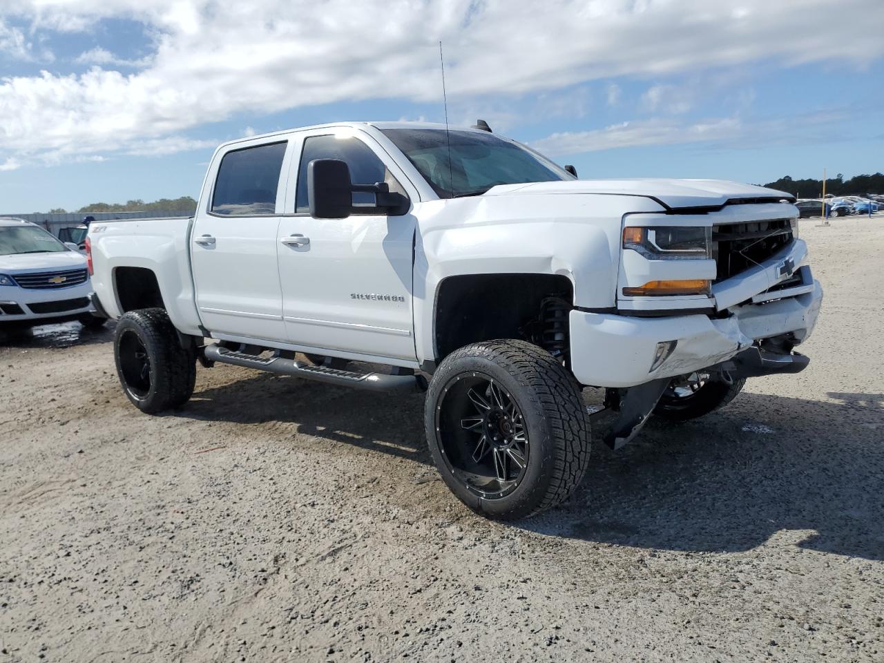 2016 CHEVROLET SILVERADO K1500 LT photo 4