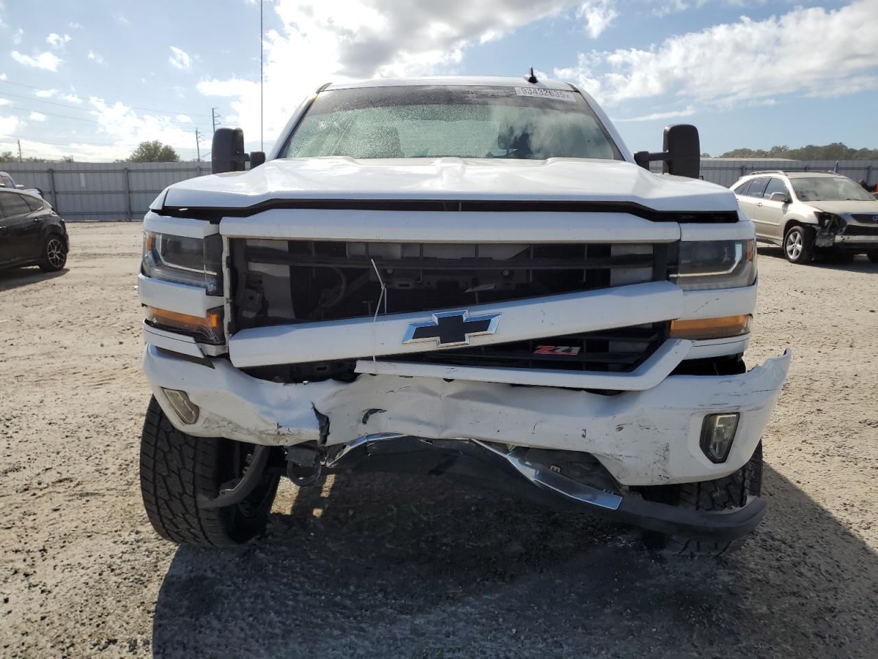 2016 CHEVROLET SILVERADO K1500 LT photo 5