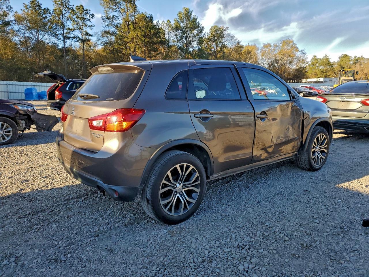 2017 MITSUBISHI OUTLANDER SPORT ES photo 3
