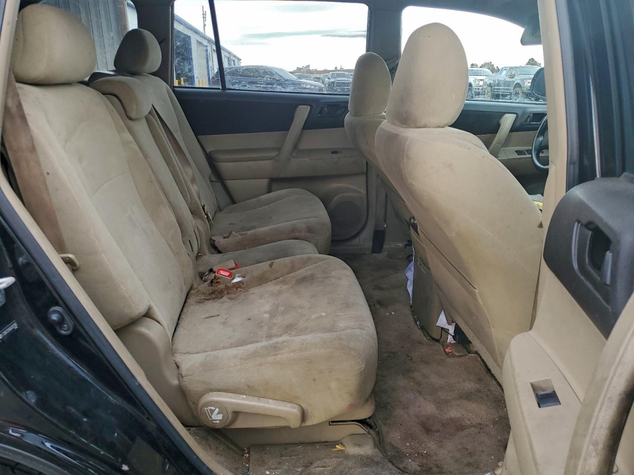 2010 TOYOTA HIGHLANDER BASE photo 11