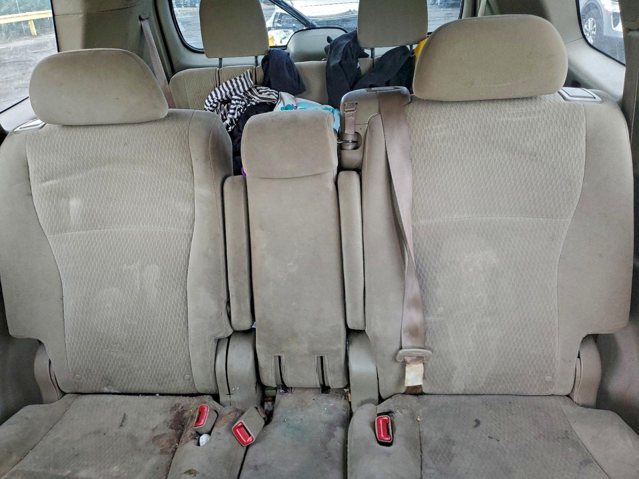 2010 TOYOTA HIGHLANDER BASE photo 10