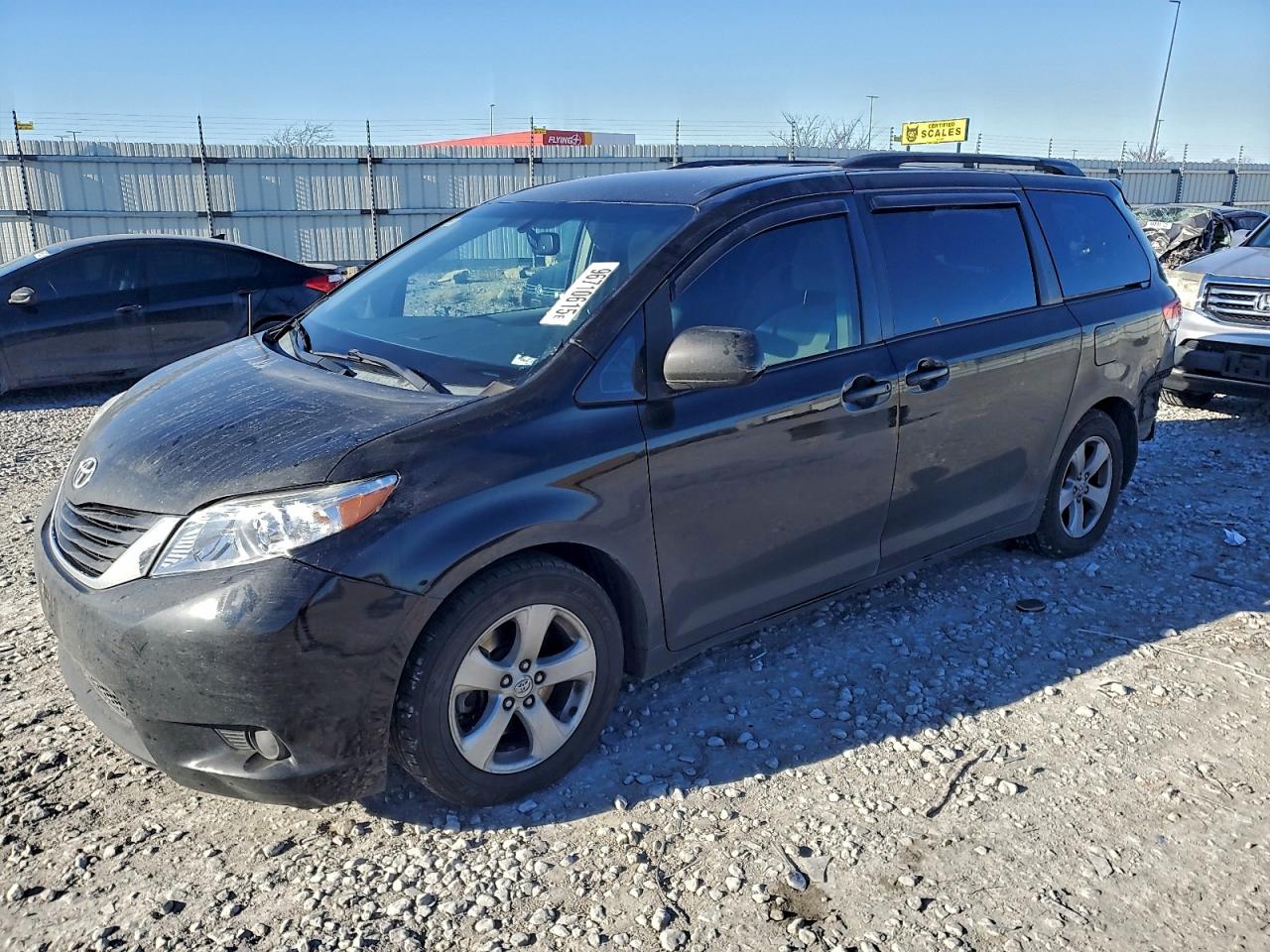2013 TOYOTA SIENNA