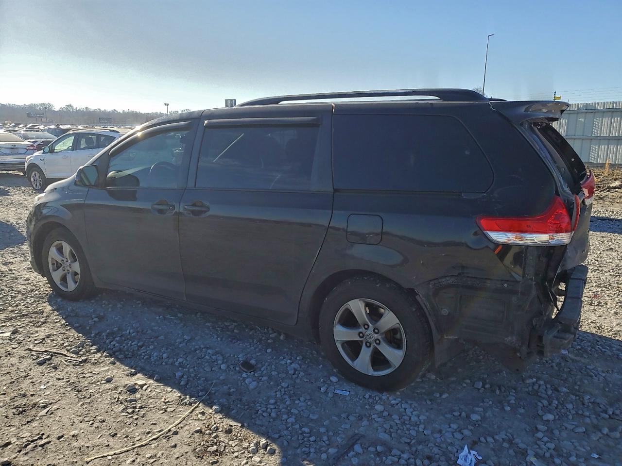 2013 TOYOTA SIENNA LE photo 3