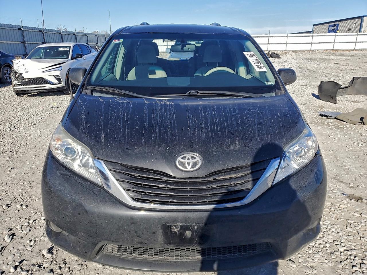 2013 TOYOTA SIENNA LE photo 9