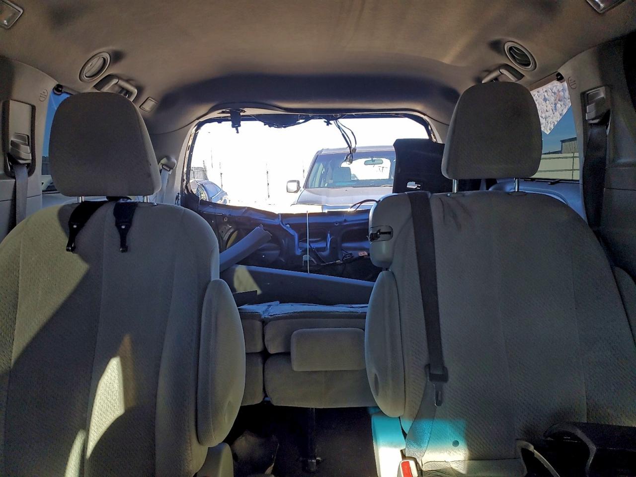 2013 TOYOTA SIENNA LE photo 19