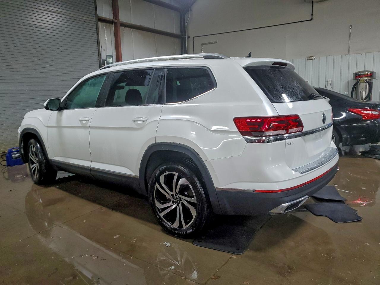 2023 VOLKSWAGEN ATLAS SEL photo 3