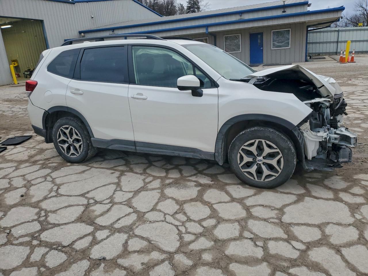 2020 SUBARU FORESTER PREMIUM photo 4