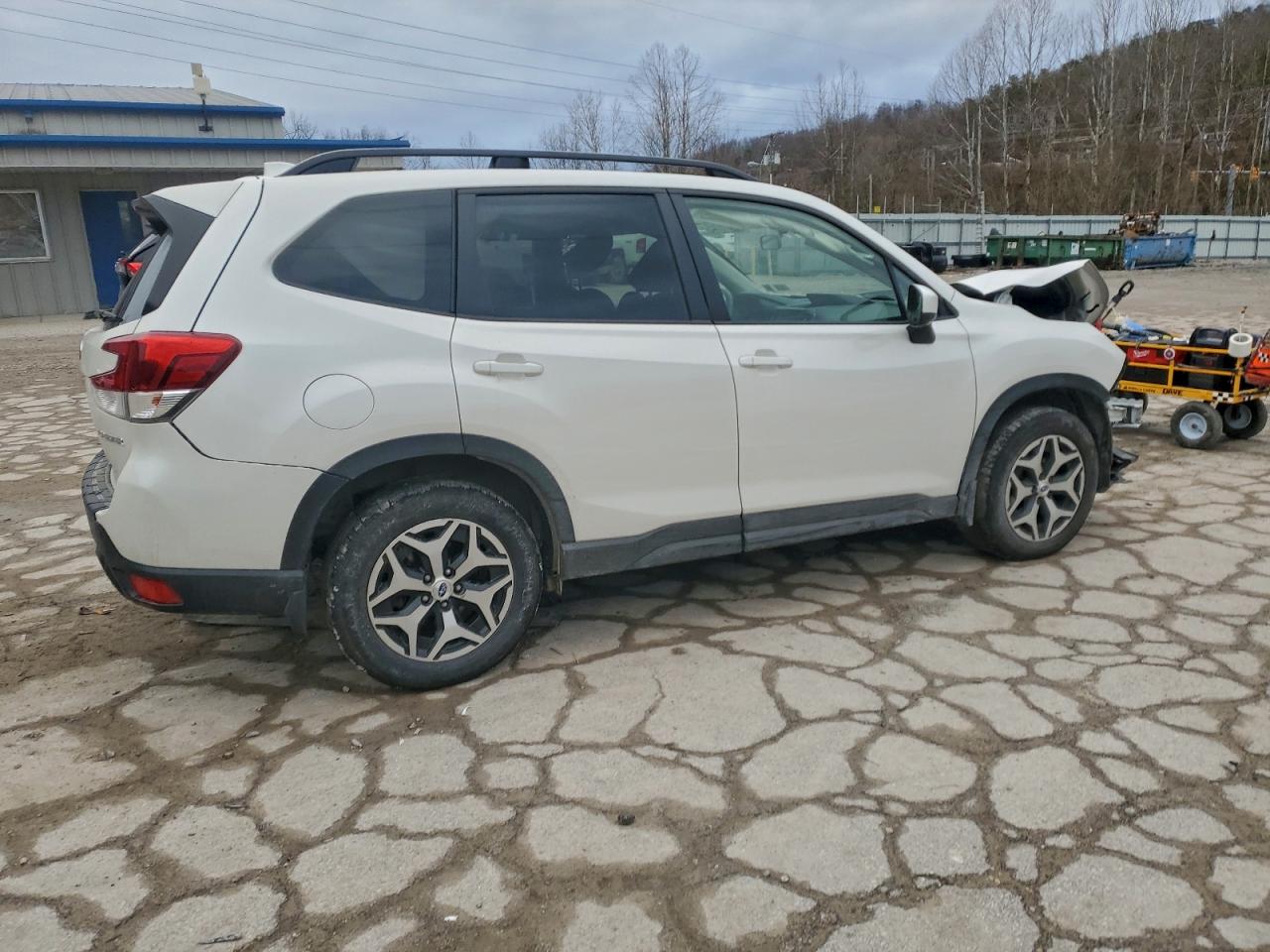 2020 SUBARU FORESTER PREMIUM photo 3