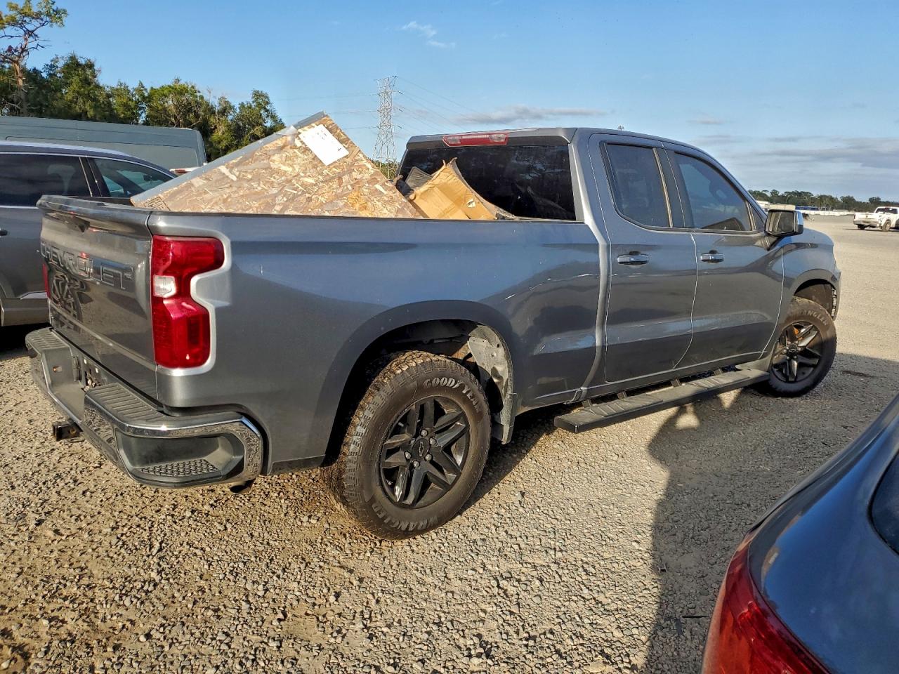 2019 CHEVROLET SILVERADO C1500 LT photo 3