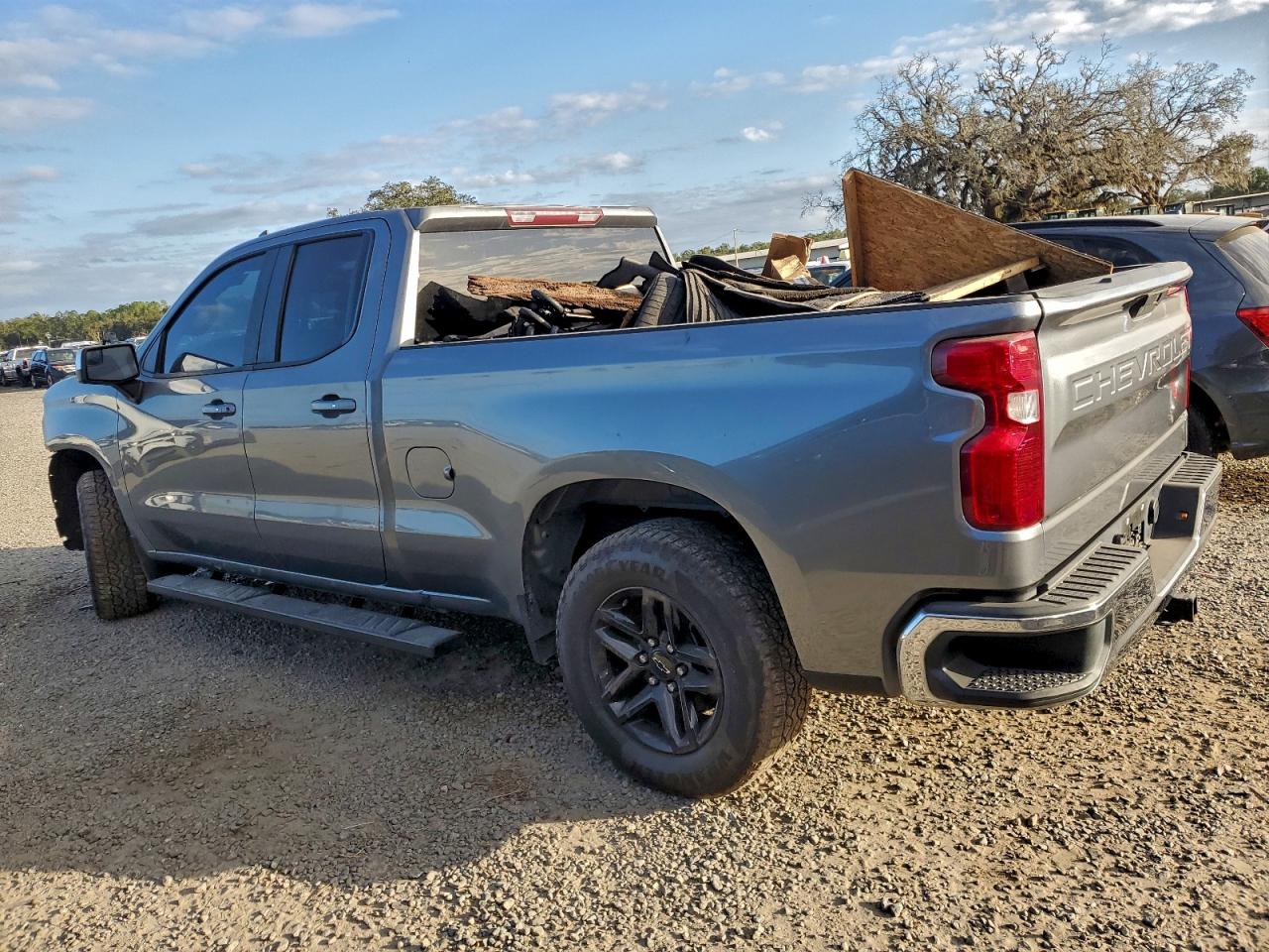 2019 CHEVROLET SILVERADO C1500 LT photo 2