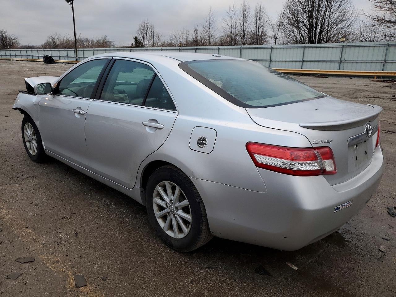 2010 TOYOTA CAMRY BASE photo 2