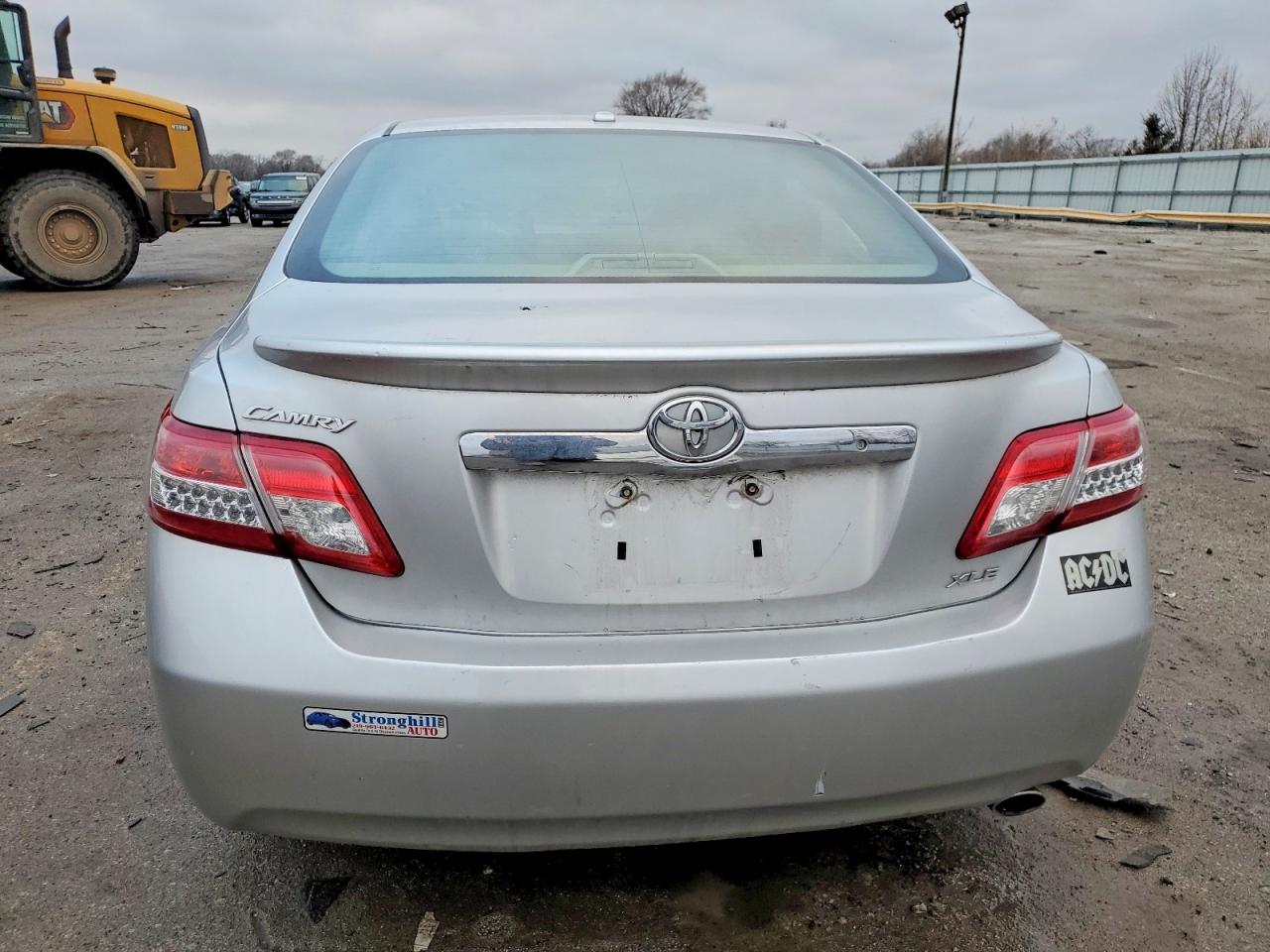 2010 TOYOTA CAMRY BASE photo 6