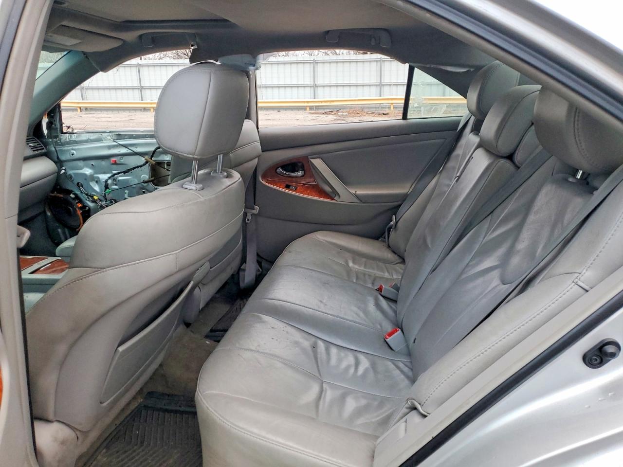 2010 TOYOTA CAMRY BASE photo 10