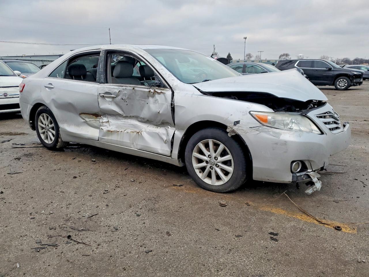 2010 TOYOTA CAMRY BASE photo 4
