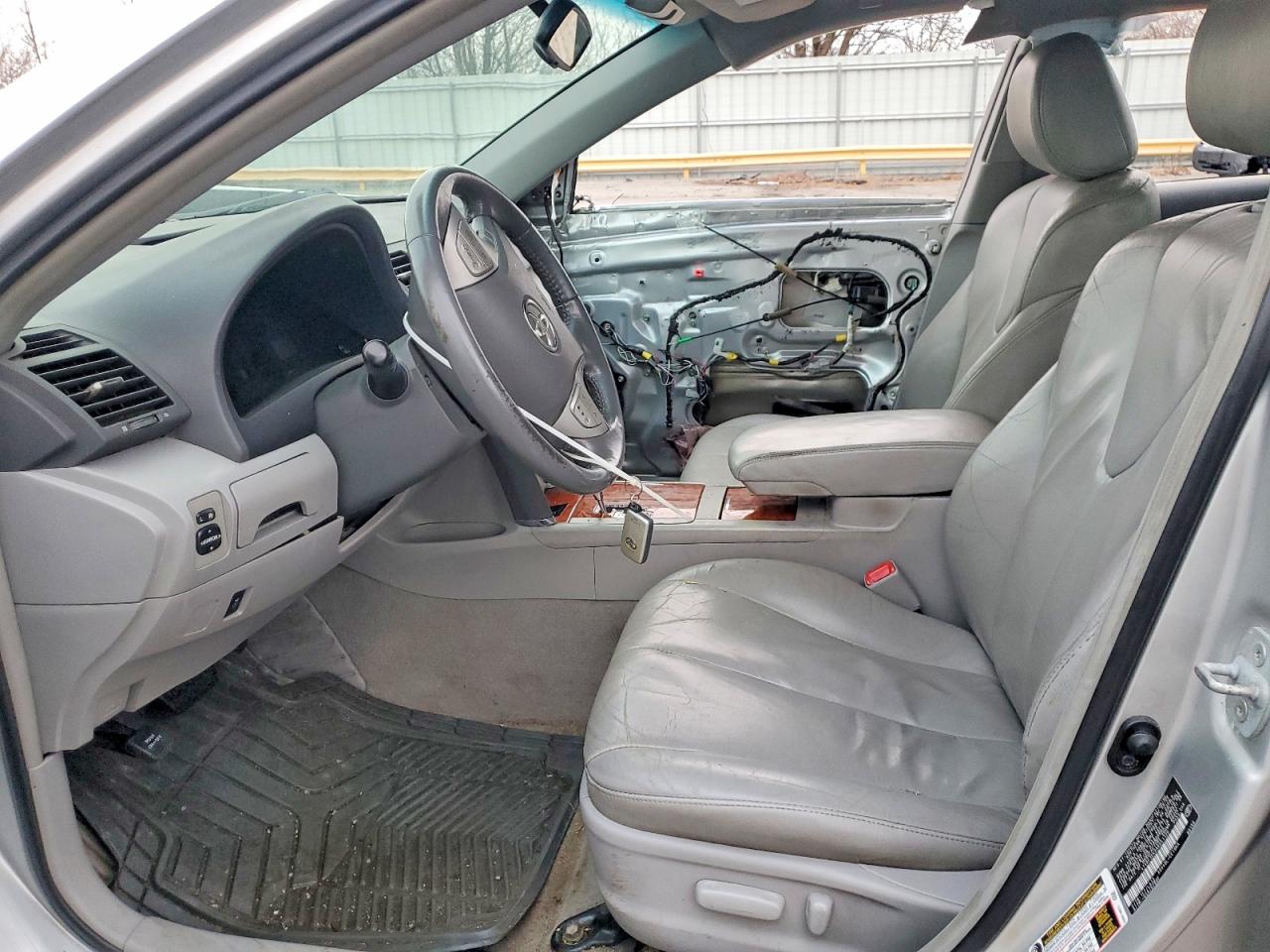 2010 TOYOTA CAMRY BASE photo 7